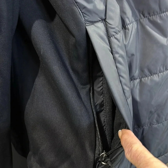 Carhartt Rain Defender lightweight insulated jacket, relaxed,fit 2 warmth rating - Picture 4 of 14